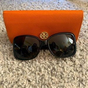 Tory Burch 9010 Sunglasses in black 9.5/10 condition